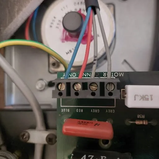 Minos power supply cable positions