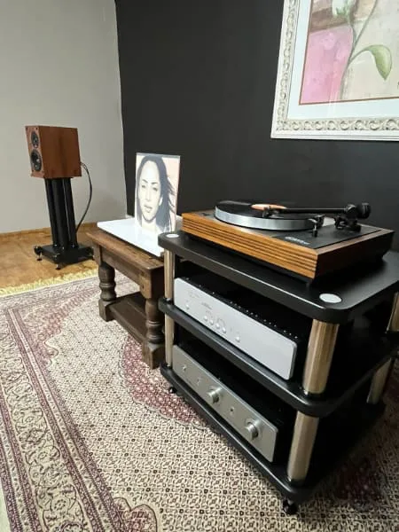 The same LP12 as the previous photo.