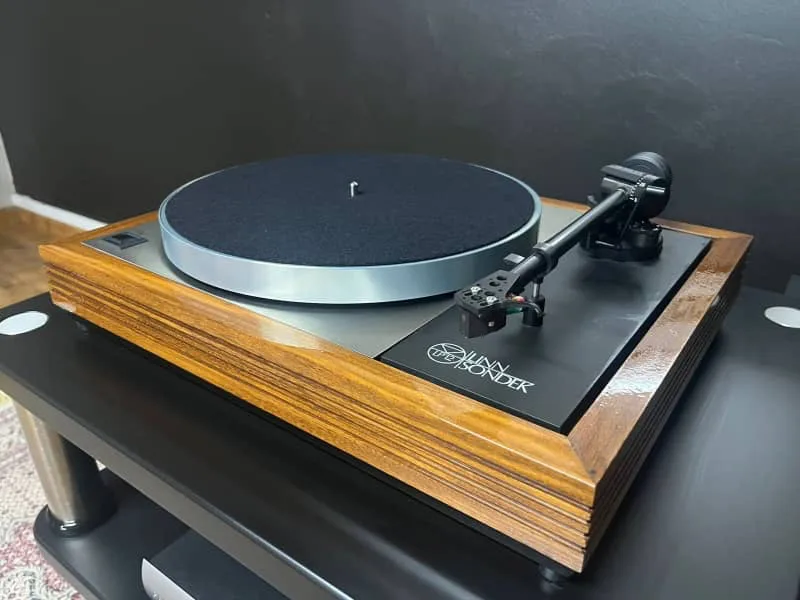 A beautiful 1985 LP12 with a black Ittok arm